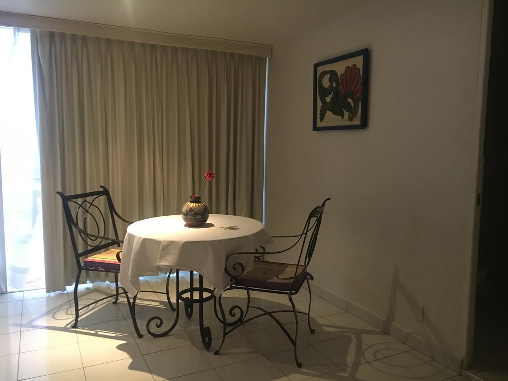 Отель Casa De La Condesa Мехико Номер фото