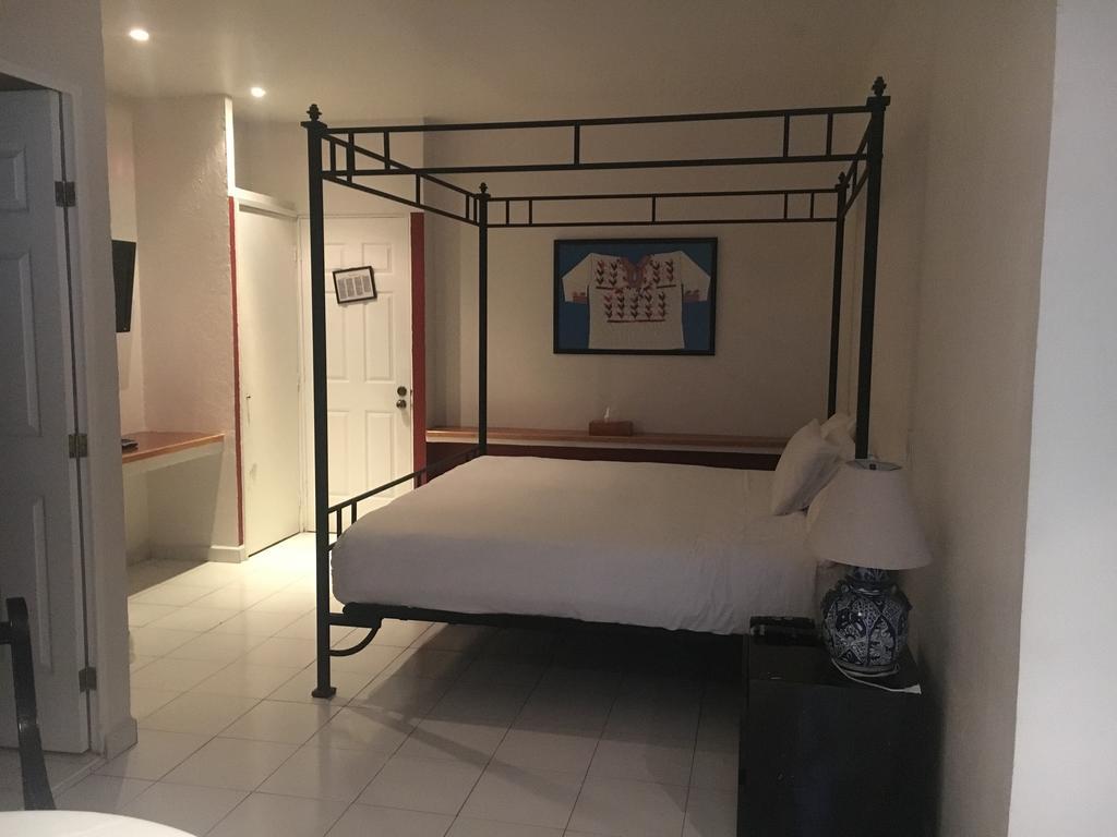 Отель Casa De La Condesa Мехико Номер фото